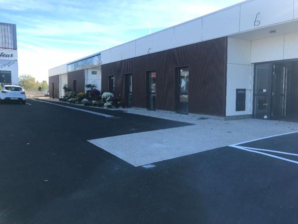 LOCATION BUREAUX OU COMMERCE NIORT PROCHE CENTRE VILLE 140m2 AVEC PARKINGS