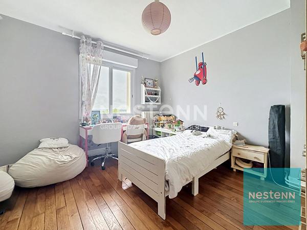 Maison avec 4 chambres surélevée sur un sous-sol total au coeur de Montereau-Fault-Yonne