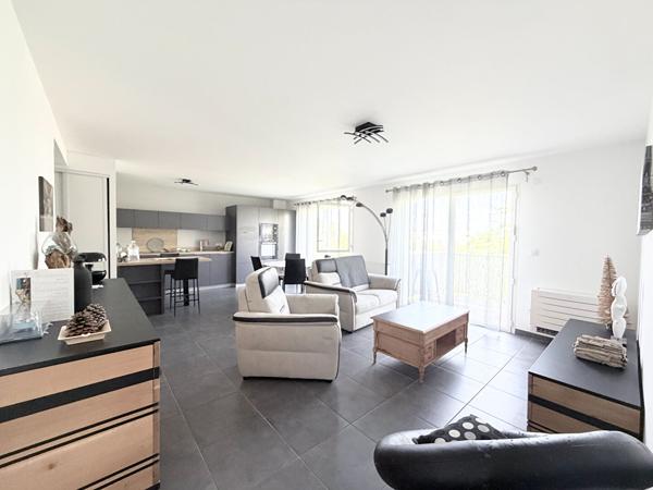 PESSAC - CENTRE  VILLE- Appartement T3 - 2 chambres - Ascenseur - Dernier étage - Terrasse