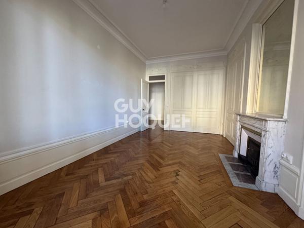 Appartement T5 Boulevard -parquet et cheminée