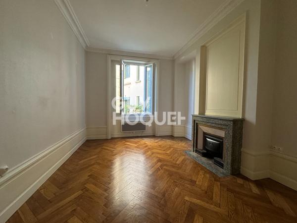 Appartement T5 Boulevard -parquet et cheminée