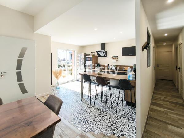 Maison
         5 pièces
        - 90 m² Exclusivité 218 000 € *