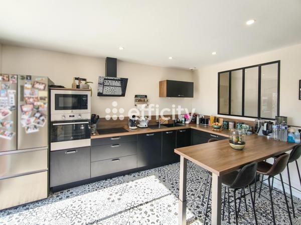 Maison
         5 pièces
        - 90 m² Exclusivité 218 000 € *