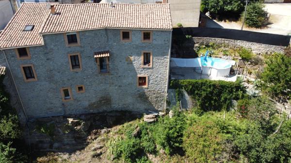 Grande maison de 260M², 7 chambres avec salle d'eau et wc, 2 cuisines, jardin et piscine hors sol