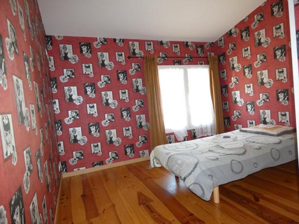 Grande maison de 260M², 7 chambres avec salle d'eau et wc, 2 cuisines, jardin et piscine hors sol