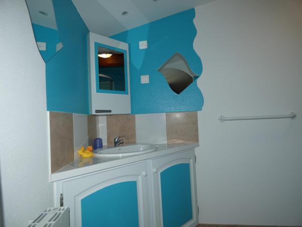 Grande maison de 260M², 7 chambres avec salle d'eau et wc, 2 cuisines, jardin et piscine hors sol