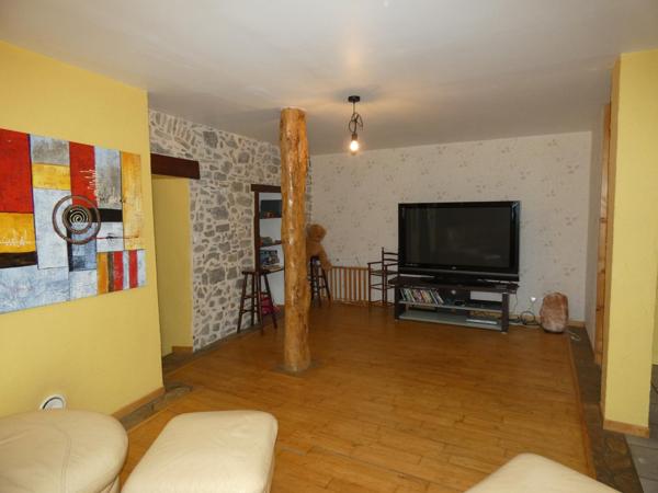 Grande maison de 260M², 7 chambres avec salle d'eau et wc, 2 cuisines, jardin et piscine hors sol