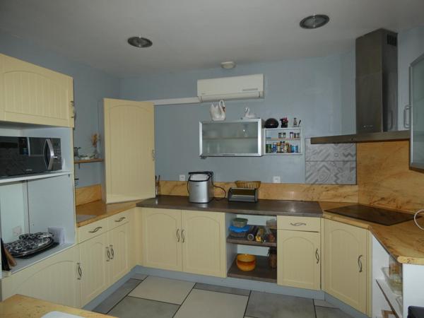 Grande maison de 260M², 7 chambres avec salle d'eau et wc, 2 cuisines, jardin et piscine hors sol