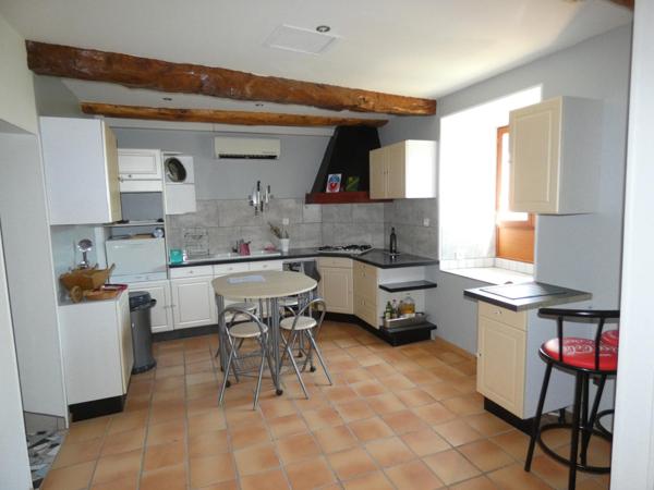 Grande maison de 260M², 7 chambres avec salle d'eau et wc, 2 cuisines, jardin et piscine hors sol