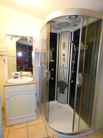 Grande maison de 260M², 7 chambres avec salle d'eau et wc, 2 cuisines, jardin et piscine hors sol