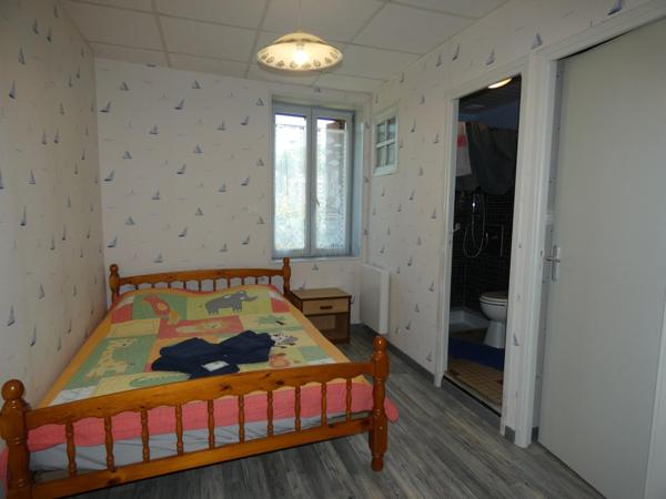 Grande maison de 260M², 7 chambres avec salle d'eau et wc, 2 cuisines, jardin et piscine hors sol