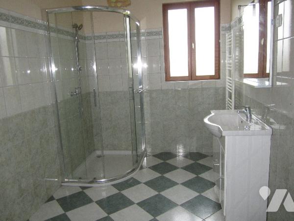 Pavillon de 117 m2 sur sous-sol complet, 3 chambres.