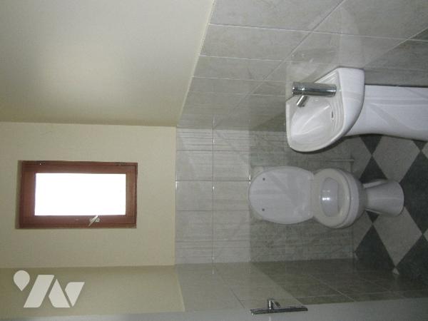 Pavillon de 117 m2 sur sous-sol complet, 3 chambres.