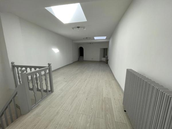 Centre CHAUFFAILLES Local commercial avec appartement rénové - total de 200m2