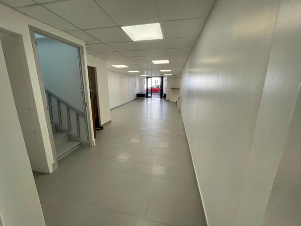 Centre CHAUFFAILLES Local commercial avec appartement rénové - total de 200m2