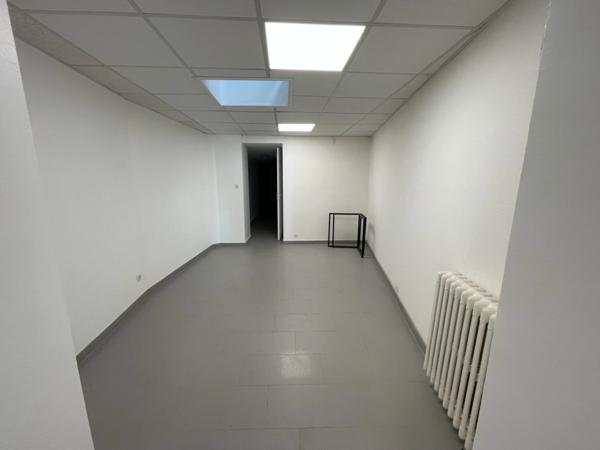 Centre CHAUFFAILLES Local commercial avec appartement rénové - total de 200m2