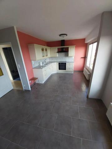 Appartement à louer 4 pièces 77.47m² Montbéliard (25200)