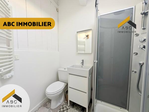 Orange (84100) SUPERBE APPARTEMENT MEUBLE NICHÉ SOUS LES TOITS - 1 CHAMBRE - CENTRE-VILLE D’ORANGE