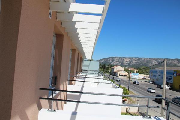 APPARTEMENT T2 au 2ème étage DANS RESIDENCE SECURISEE AVEC 1 EMPLACEMENT PARKING