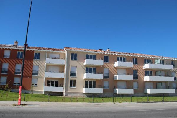 APPARTEMENT T2 au 2ème étage DANS RESIDENCE SECURISEE AVEC 1 EMPLACEMENT PARKING