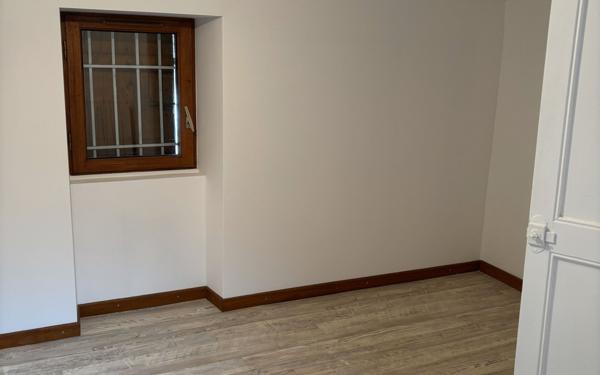 Maison à louer    2 pièces •  Saint-Paul-Cap-de-Joux