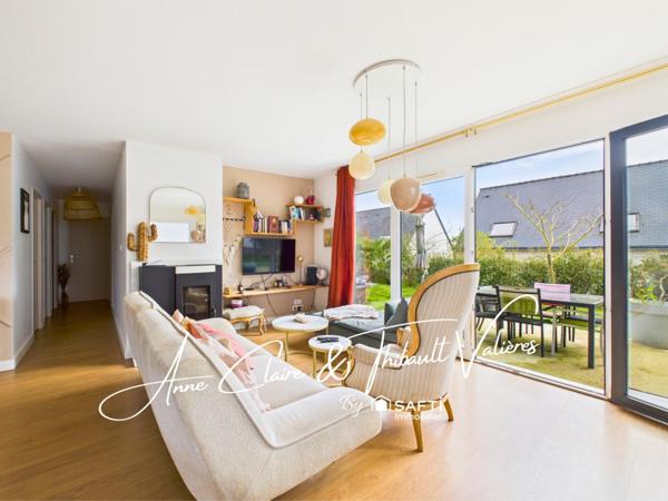 Confort moderne et faibles charges pour cette maison bois familiale idéalement située