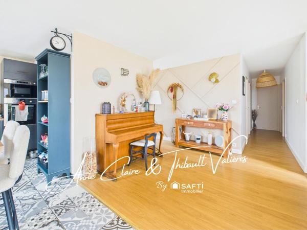 Confort moderne et faibles charges pour cette maison bois familiale idéalement située