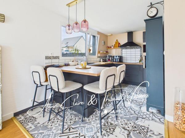 Confort moderne et faibles charges pour cette maison bois familiale idéalement située