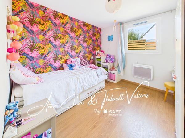 Confort moderne et faibles charges pour cette maison bois familiale idéalement située