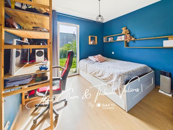 Confort moderne et faibles charges pour cette maison bois familiale idéalement située