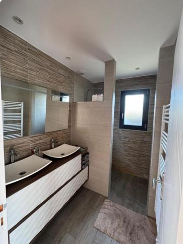 Villa La Roche De Glun 5 pièce(s) 127 m2, piscine
