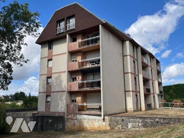 A VENDRE à AVALLON (89200), à proximité de tous commerces, et proche du centre ville.
UN BIEN ...