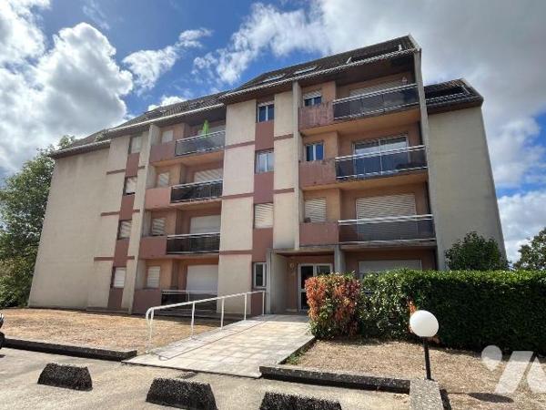 A VENDRE à AVALLON (89200), à proximité de tous commerces, et proche du centre ville.
UN BIEN ...