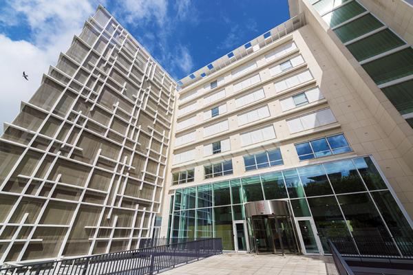Bureaux à louer à Rueil-Malmaison dans immeuble de services modernes et lumineux