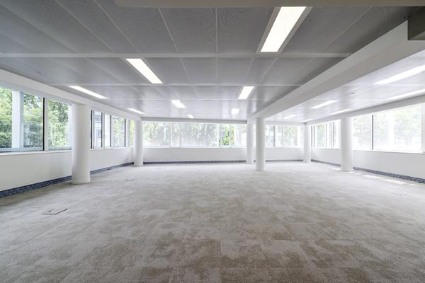 Bureaux à louer à Rueil-Malmaison dans immeuble de services modernes et lumineux