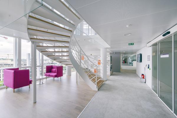 Bureaux à louer à Rueil-Malmaison dans immeuble de services modernes et lumineux