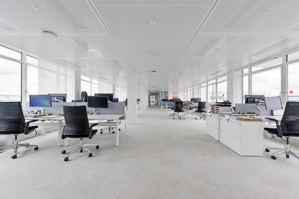 Bureaux à louer à Rueil-Malmaison dans immeuble de services modernes et lumineux