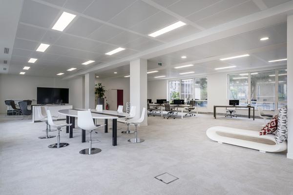 Bureaux à louer à Rueil-Malmaison dans immeuble de services modernes et lumineux