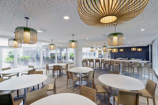 Bureaux à louer à Rueil-Malmaison dans immeuble de services modernes et lumineux