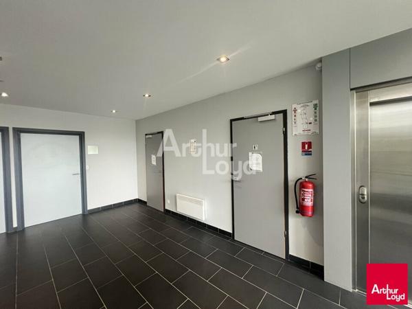 VERN SUR SEICHE - VAL D'ORSON - A LOUER 375 M² DIVISIBLES