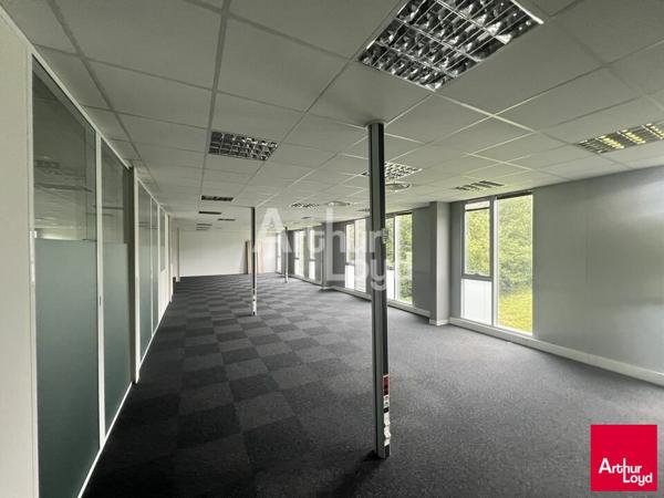 VERN SUR SEICHE - VAL D'ORSON - A LOUER 375 M² DIVISIBLES