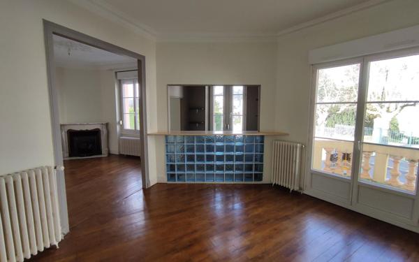 Immeuble à vendre    9 pièces •  Le Creusot