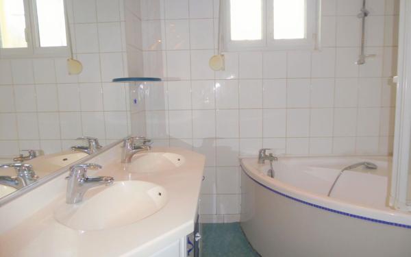 Immeuble à vendre    9 pièces •  Le Creusot