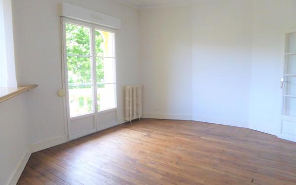 Immeuble à vendre    9 pièces •  Le Creusot