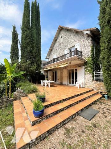 Maison 330 m² - TAVERS