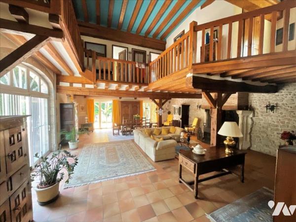 Maison 330 m² - TAVERS