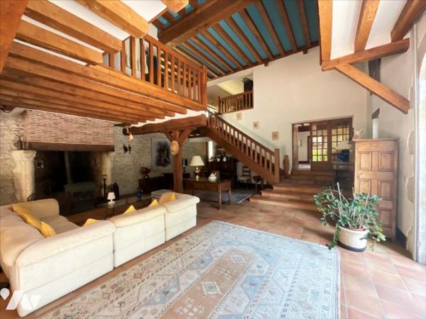 Maison 330 m² - TAVERS