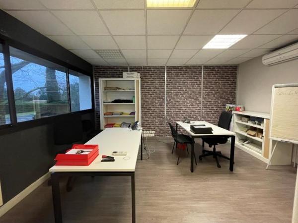 Bureaux à louer 106 m² à Gradignan avec grand parking