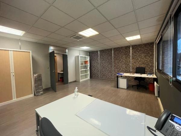 Bureaux à louer 106 m² à Gradignan avec grand parking