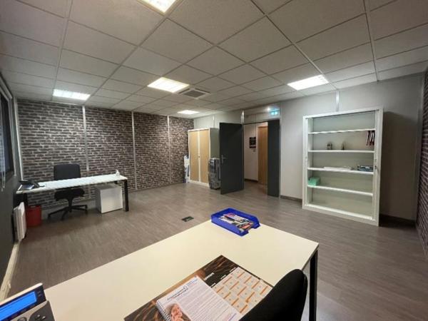 Bureaux à louer 106 m² à Gradignan avec grand parking
